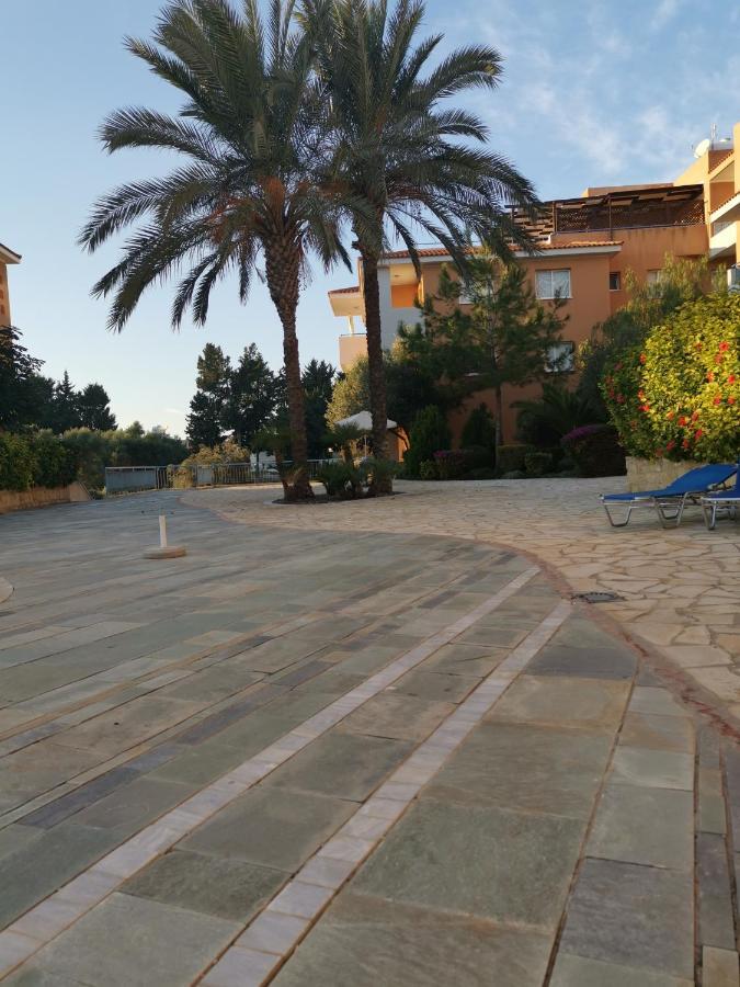 Iris Village, Near Kings Avenue Mall - By Imh Travel & Tours Paphos Extérieur photo